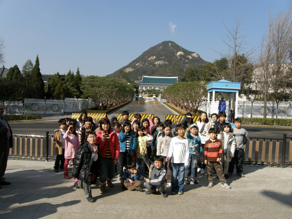 술래잡기 이미지