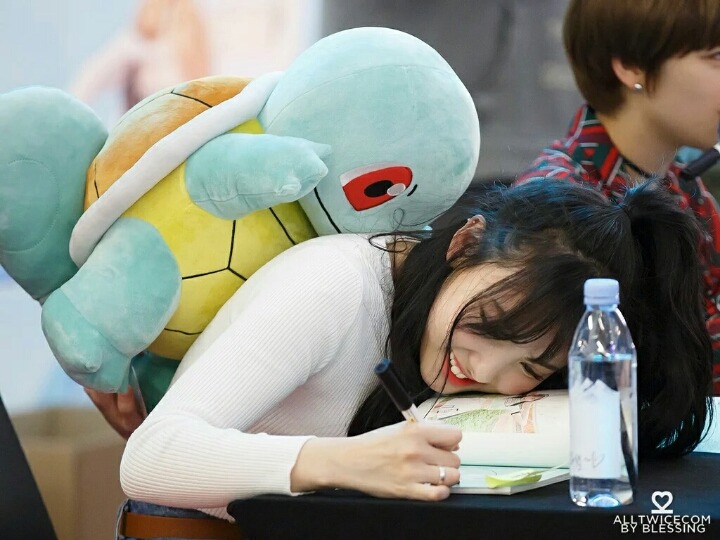 [트와이스] 같은 동족을 만나 기뻐하는 나연이 | 인스티즈