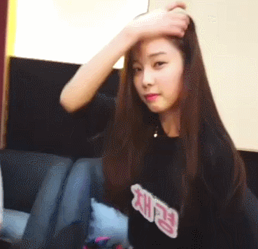 프로듀스101 의외인 윤채경 손가락 길이.gif | 인스티즈