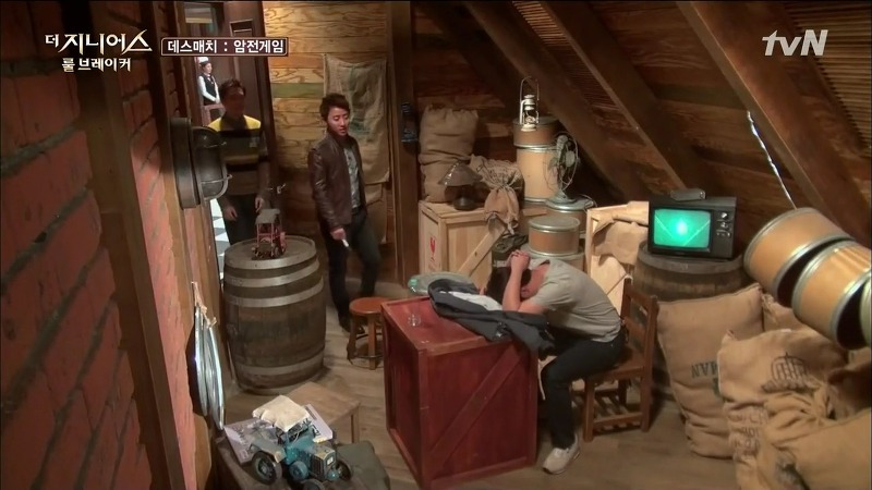 [더지니어스2] 왕따를 당하는 친구와 놀면 너도 왕따가 된단다.jpg (feat. 쓸애기) | 인스티즈