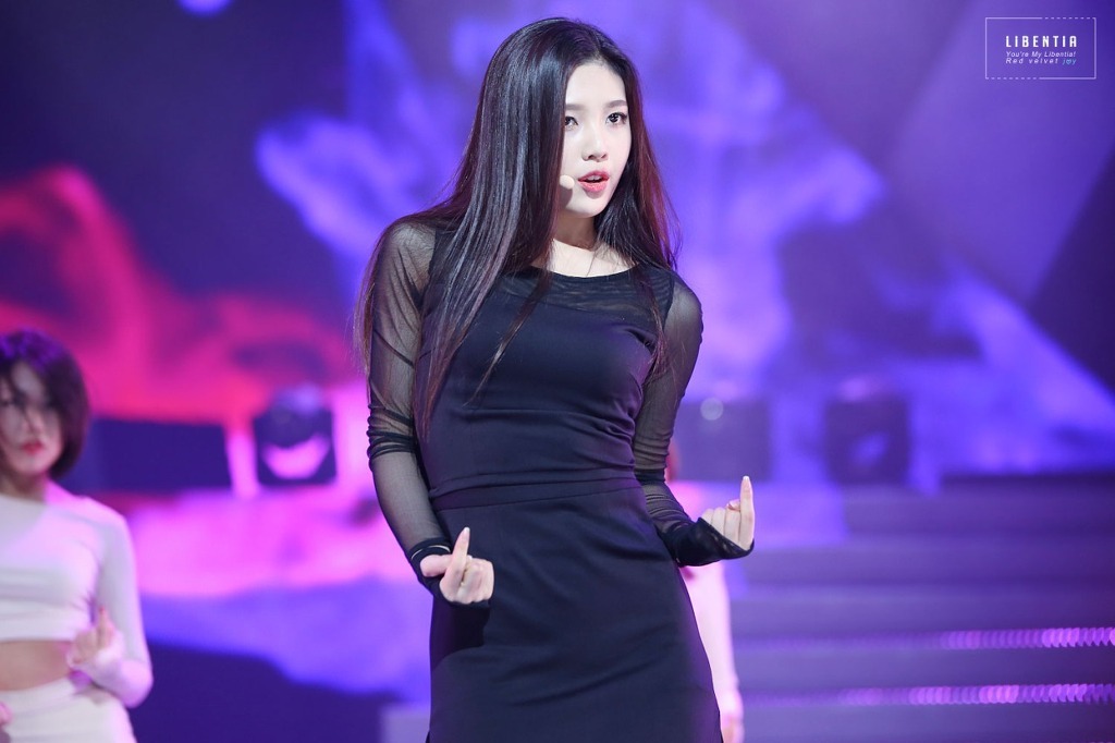 자칭 섹시담당 레드벨벳 조이.jpg | 인스티즈