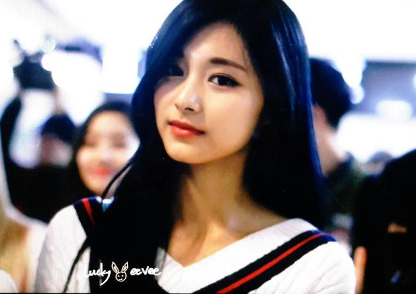 출국하는 쯔위 | 인스티즈