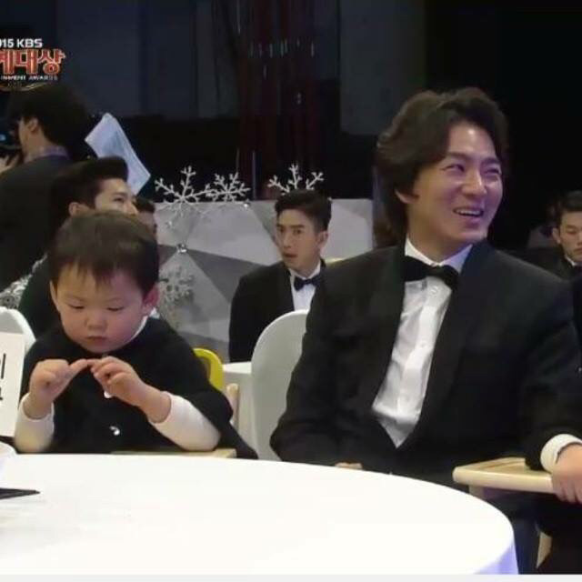 연예대상 관람하는 삼둥이의 태도.jpg | 인스티즈