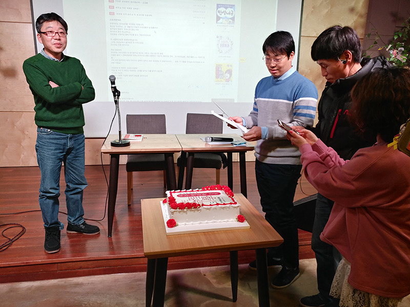 카페 토요일 이미지