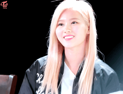 [트와이스] 사나 미모 폭발하던날 짤 모음..gif | 인스티즈