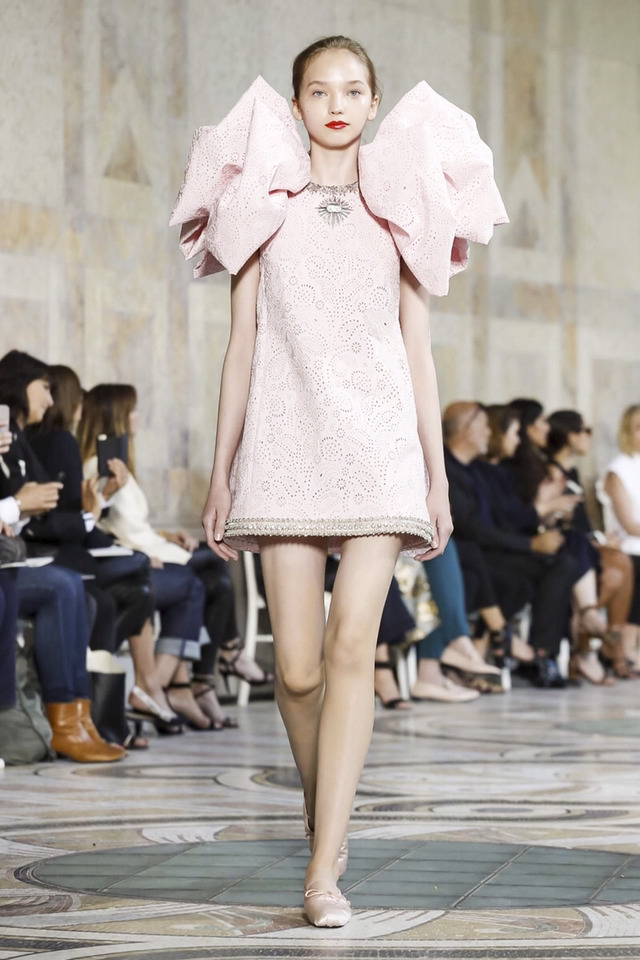 2018 S/S Giambattista Valli 오뜨꾸뛰르 컬렉션 | 인스티즈