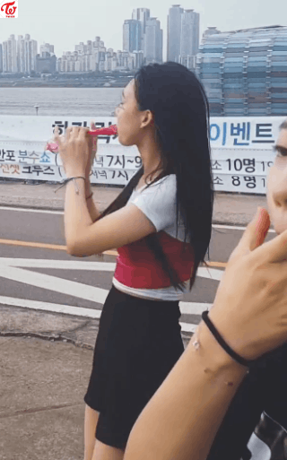 아이스크림으로 색소폰부는 나연이 | 인스티즈