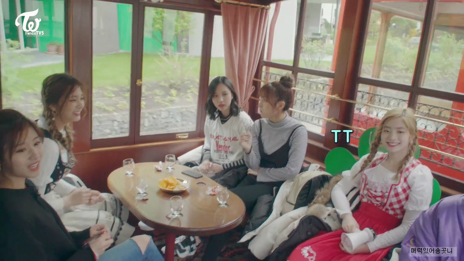 아무도 안들어줘서 시무룩했던 다현이.jpgif | 인스티즈