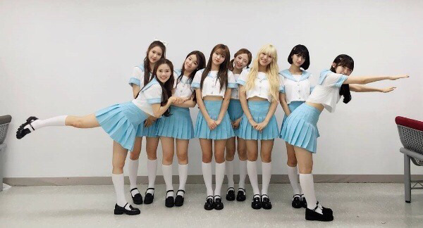로리타 컨셉으로 의심되는 걸그룹 오마이걸 무대 의상 | 인스티즈