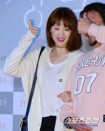 오늘자 이성경 | 인스티즈