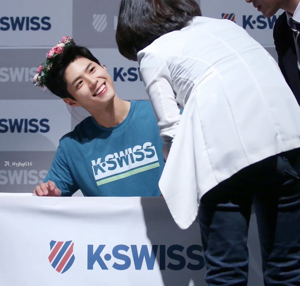 이상한 선글라스 쓴 박보검 | 인스티즈