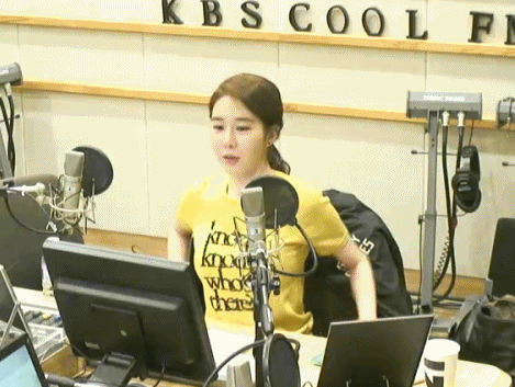 라디오 열심히 하는 유인나.gif | 인스티즈