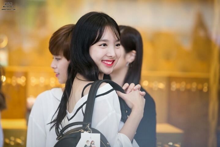 [트와이스] 서열9위 토끼언니 맏내 나연 짤들.jpg | 인스티즈