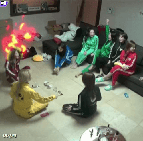 사나의 초능력을 알고있는 정연.gif | 인스티즈