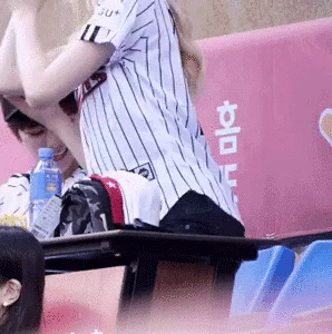 자기앞가림도 못하는데 남챙기는 사나.gif | 인스티즈