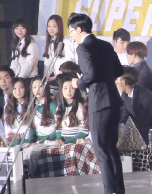 유재석을 바라보는 아이돌들.gif | 인스티즈