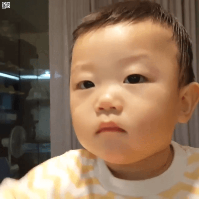 [이시안] 오늘자 윙크하는 대박이.jpgif | 인스티즈
