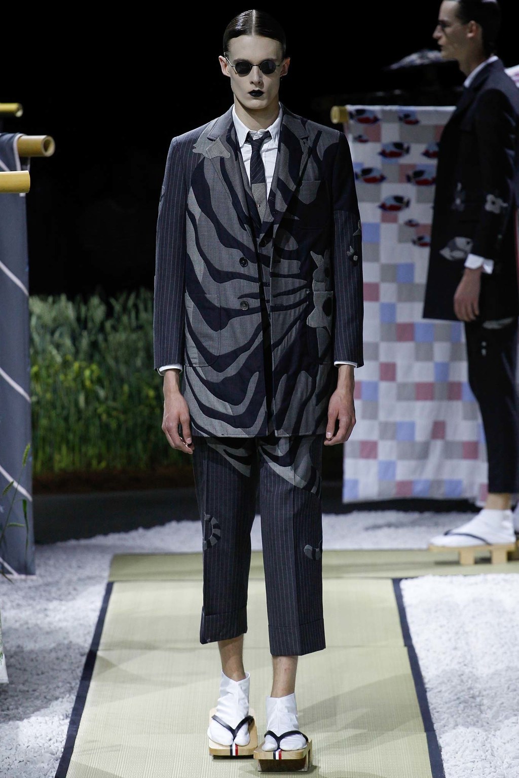 일본풍의 톰브라운 SS16 (데이터주의) | 인스티즈