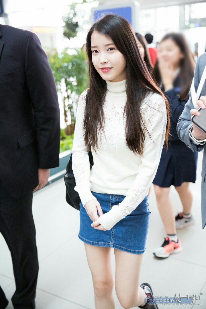 [15.10.21] 오늘자 아이유 홍콩 출국.jpg | 인스티즈