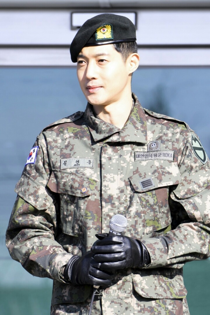 오늘자 김현중 전역 | 인스티즈