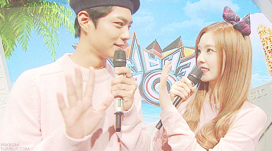 뮤뱅에서 우결찍는 박보검 아이린. gif | 인스티즈