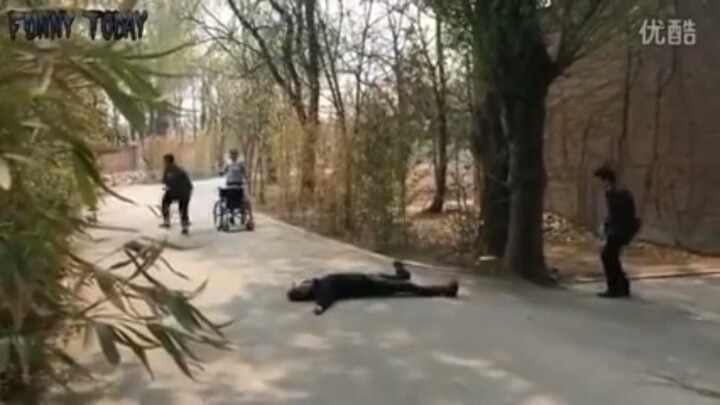 몰래카메라! 길을 걷다 총에 맞는 사람을 본다면?.jpg | 인스티즈