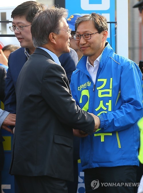 [문재인] 오늘은 전주 지원 유세하러 방문하신 문재인 전 대표.jpg | 인스티즈