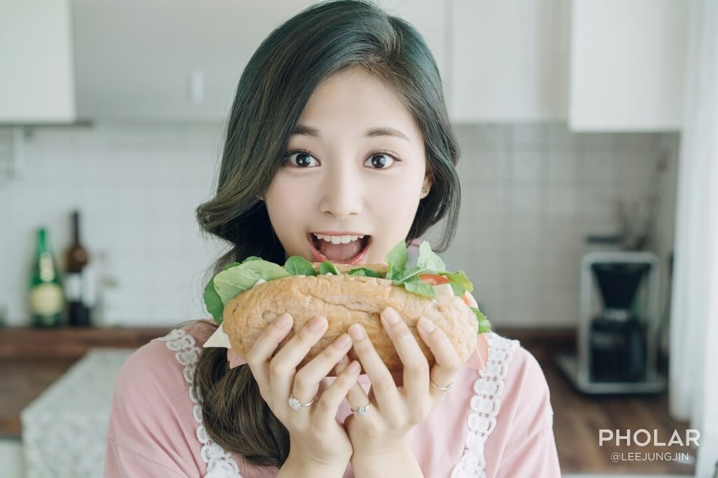 배우 이정진이 찍은 트와이스 쯔위 셋째 날 | 인스티즈