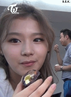 잘먹는 사나.gif | 인스티즈
