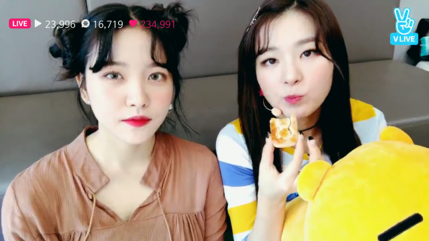 [레드벨벳] 옒쓸커플(예리,슬기) 과자 먹방타임.gif | 인스티즈