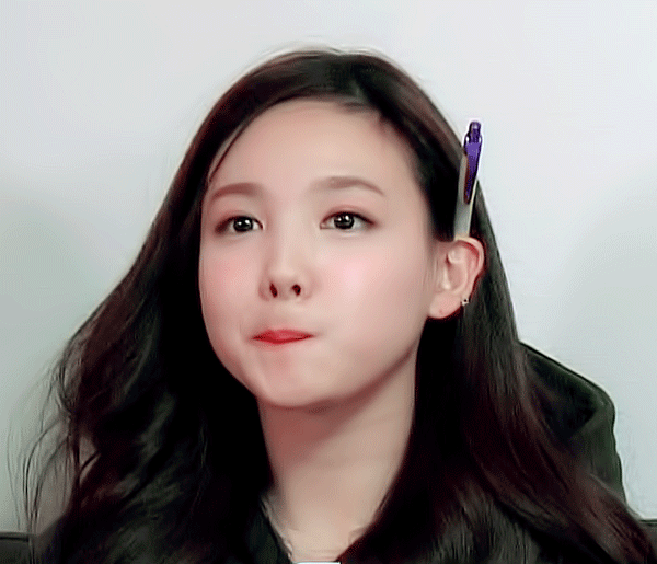 [트와이스] 나연쓰 레전드 짤 따라하는 쯔위 ㅋㅋ | 인스티즈