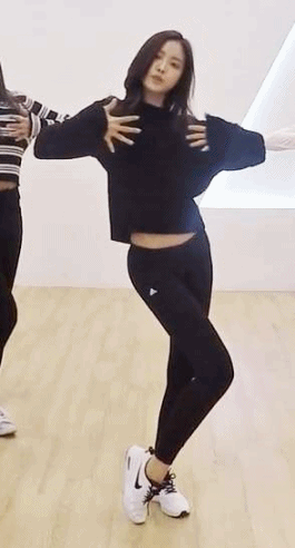 손나은이 또 아디다스 레깅스를.gif | 인스티즈
