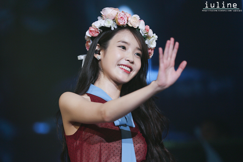 [15.11.22] 아이유 쳇셔 서울콘서트 둘째날 포토타임.jpgif | 인스티즈