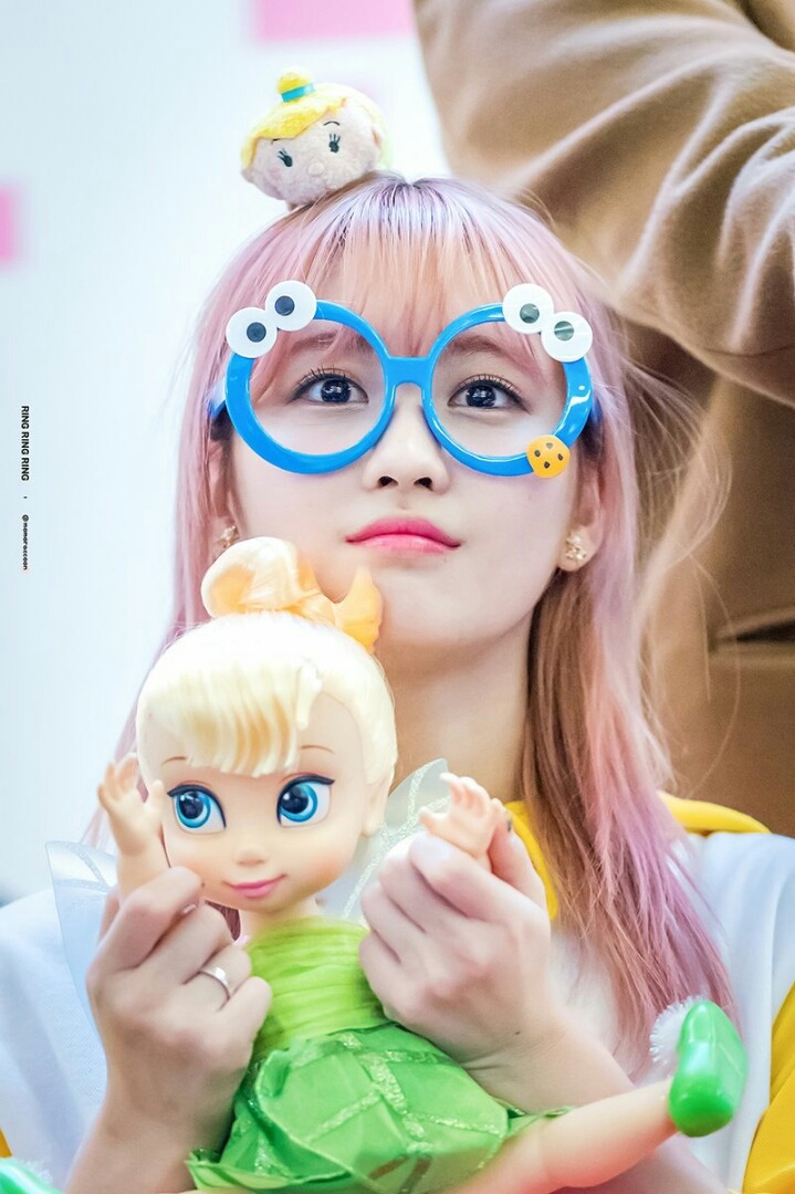 [트와이스] 쿠키몬스터 안경을 쓴 모모 | 인스티즈