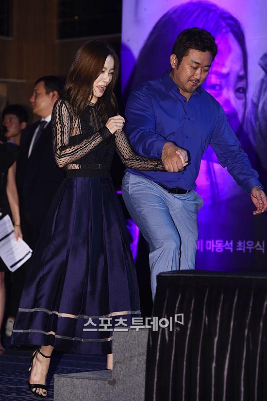 마동석 & 정유미.gif | 인스티즈