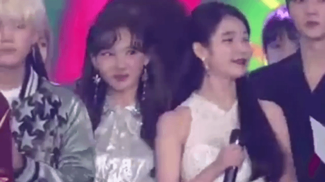 아이유 덕후 트와이스 .gif | 인스티즈