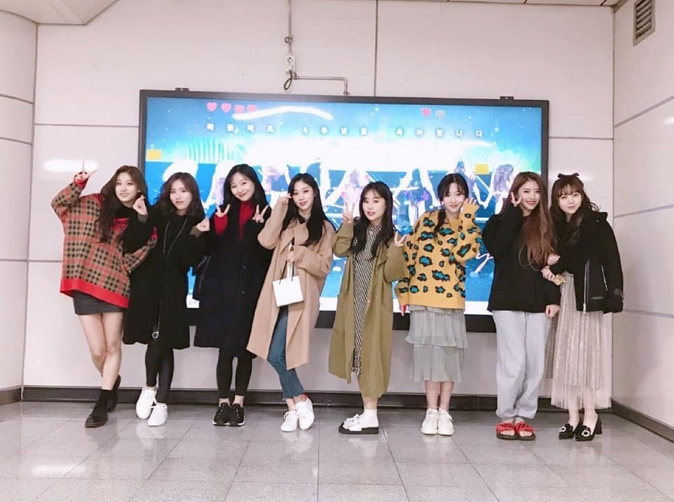 데뷔 4주년 축하 전광판가서 인증 남긴 러블리즈.jpg | 인스티즈