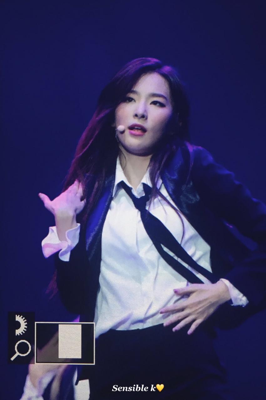 슬기가 왜 레드벨벳 카리스마 담당인지 알수있는 오늘자 콘서트 사진 | 인스티즈