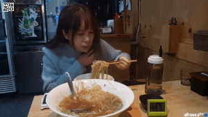 잘 먹는 여자.gif | 인스티즈