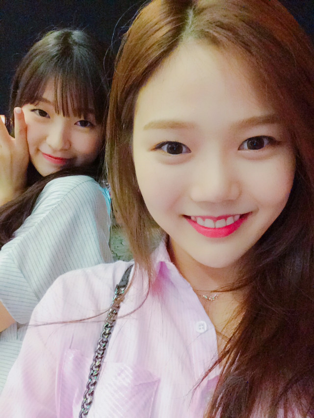 폭죽에 놀랐다가 다시 미소를 찾는 오마이걸 효정.gif | 인스티즈