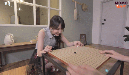 여자친구 예린 vs 소원 알까기.gif | 인스티즈