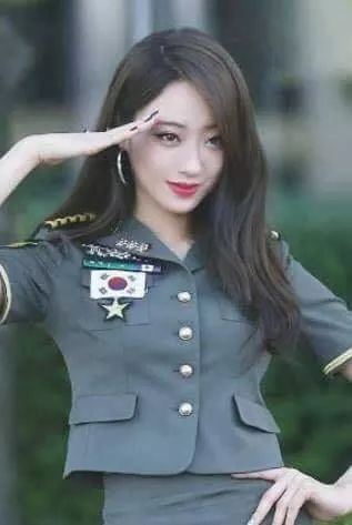 제복입은 여아이돌 | 인스티즈
