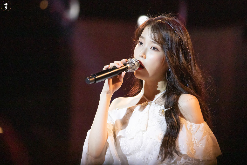 190517 아이유 dlwlrma - 금요일에 만나요 + 삐삐 + 봄 사랑 벚꽃 말고 + 너의 의미 + 좋은 날+ 레옹 + 팔레트 + 밤편지 연세대 아카라카 | 인스티즈