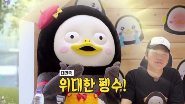 실버버튼 자랑하는 펭수.gif | 인스티즈