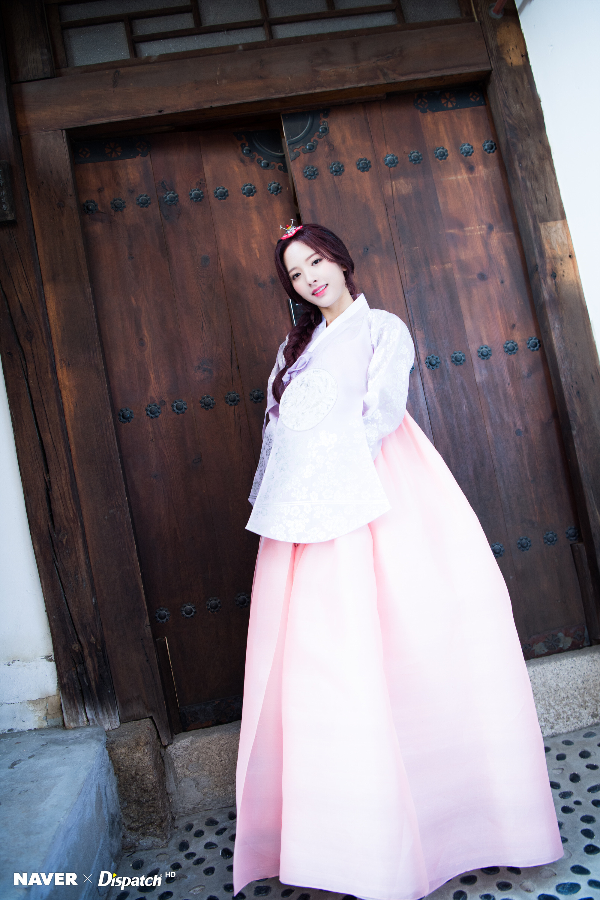 [사이즈핵큼] 오늘자 한복입은 우주소녀 보나.jpg | 인스티즈