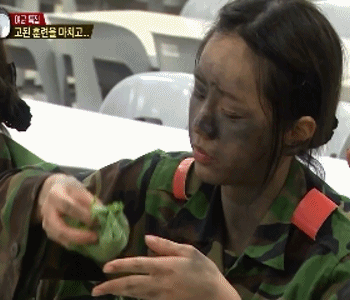 레전드였던 진짜사나이 혜리 먹방 gif | 인스티즈