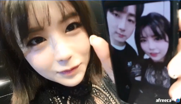 이제동과 사진찍고 행복해하는 여BJ..gif | 인스티즈