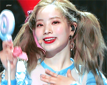 가요대축제에서 하루종일 바빴던 트와이스 다현.gif | 인스티즈