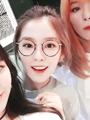 안경을 써도 예쁜 아이린.gif | 인스티즈