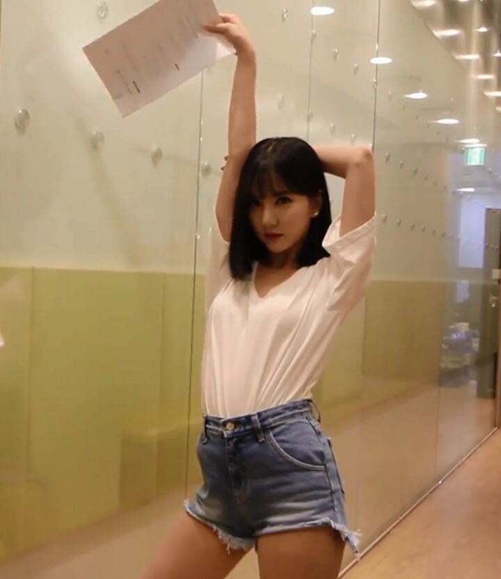 길가다 갑자기 섹시도발하는 여자친구 은하.gif | 인스티즈